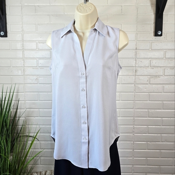 Ann Taylor Light Grey Sleeveless Button Up Blouse Extra Small - Picture 2 of 8